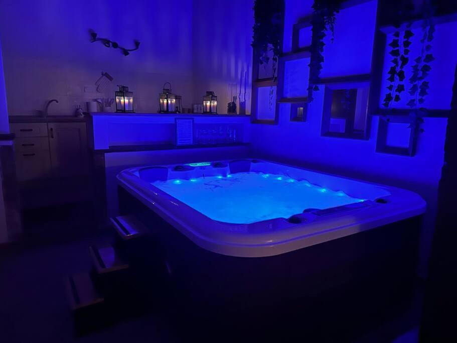 Relax Nella Jacuzzi In Toscana Коле Вал д'Елза Екстериор снимка