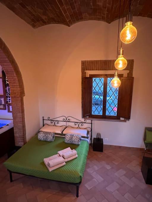 Relax Nella Jacuzzi In Toscana Коле Вал д'Елза Екстериор снимка
