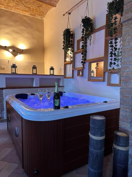 Relax Nella Jacuzzi In Toscana Коле Вал д'Елза Екстериор снимка