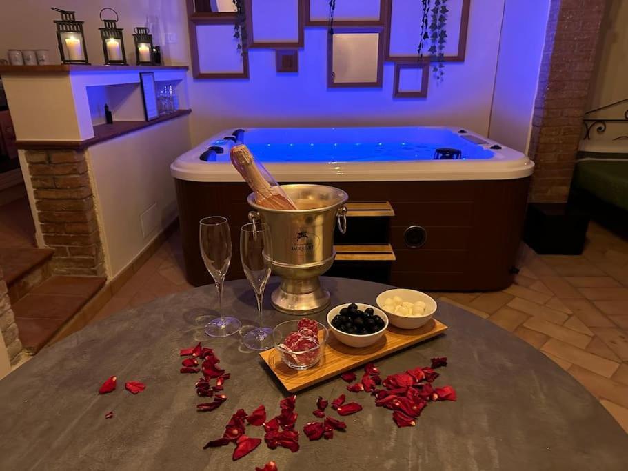 Relax Nella Jacuzzi In Toscana Коле Вал д'Елза Екстериор снимка